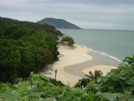 La baie de Bai Tu Long se réveille